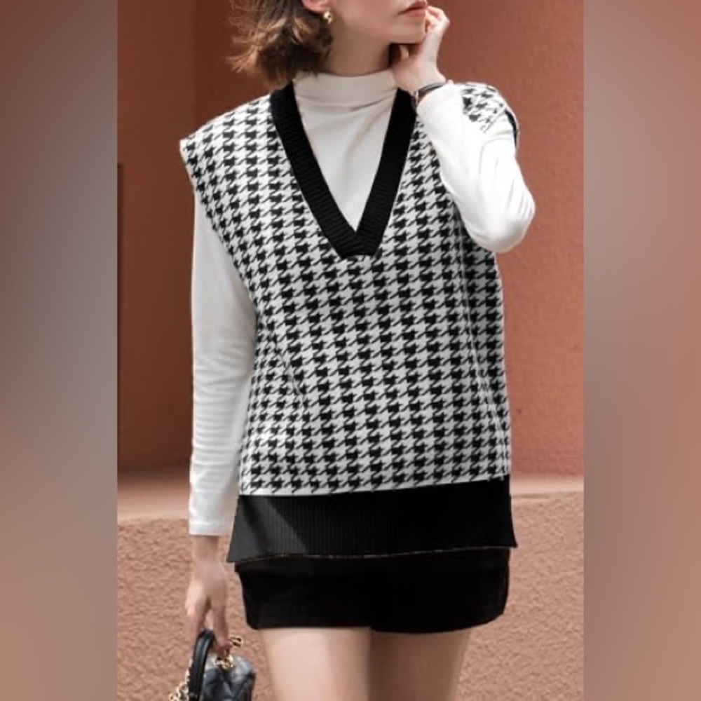 Relaxed Fit Black and White Houndstooth Knit Sweater Vest Size Small